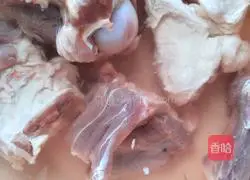 How to make pork bone, yam and carrot soup Illustration 1