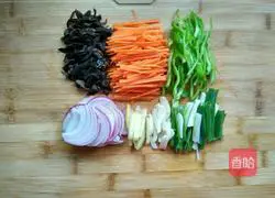 Illustration of how to make fish-flavored chicken shreds 1