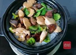 Illustration of how to make claypot rice with mushrooms and chicken 9