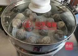 Illustration of how to make rhubarb rice and sticky bean buns 12