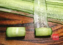 Illustration of how to make emerald cucumber rolls 5