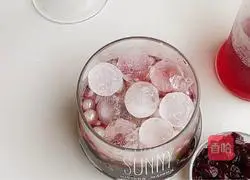 Illustration of how to make mulberry tea jelly and cranberry drink 6