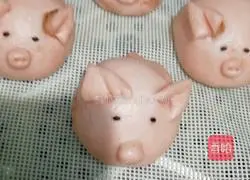 Illustration of how to make piglet fresh meat buns 13