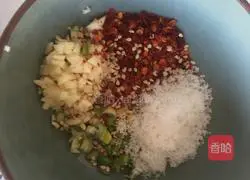 Illustration of how to make spicy and sour noodles 3 