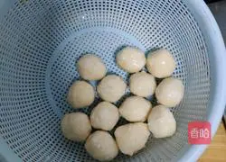 Illustration of how to cook casserole and sour soup rolls 3