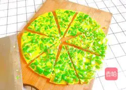 Illustration of how to make oil-free green pepper egg pancake 13