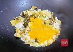 Illustration of how to make pickled fish in golden soup 7