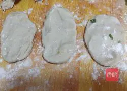 Illustration of how to make Shanghai scallion pancakes and pancakes 1