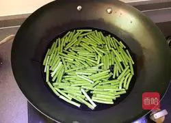 Illustration of how to make fried beans and meat 4