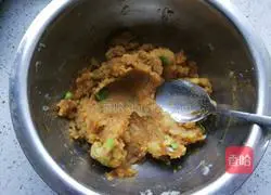 Illustration of how to make potato pancakes with dumpling skin 13