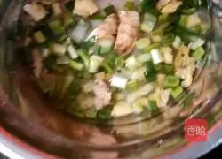 Illustration of making fried dumplings with shredded ice 3