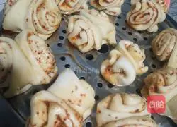 Illustration of steamed flower rolls 16