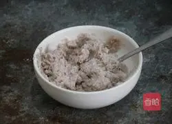 Illustration of how to make taro ball milk tea 2