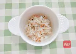 Illustration of how to make baby food supplement, shrimp skin egg roll lollipop 2