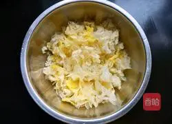 Illustration of how to make mung bean, lily and tremella soup 3