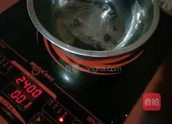 Illustration of how to make salty scallion noodles 12 