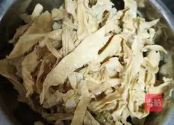 Illustration of how to make dried bamboo shoots and meat buns 2