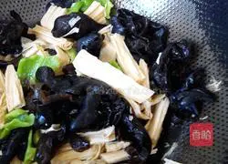 Illustration of how to cook yuba and fungus 5