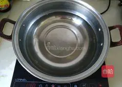 Illustration of how to make oyster, locust and radish soup 7