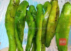 Illustration of how to cook pepper preserved eggs (a Hunan hot girl dish) 3