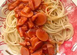 Illustration of how to make sausage and tomato pasta 4