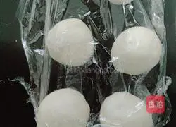 Illustration of how to make quick-frozen hand cakes 2