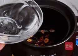 Illustration of how to stew peach gum, soap locust rice and milk 7