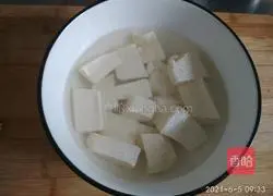 Illustration of how to make cabbage, wolfberry and tofu soup 7