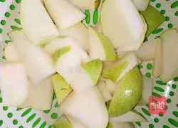 Illustration of how to make rock sugar snow pear 2