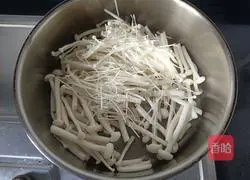 Illustration of how to make mushroom, hibiscus and egg soup 6