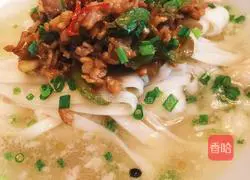 Illustration of how to make green pepper and shredded pork noodles 10