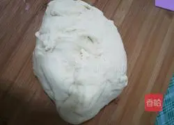 Illustration of how to make small bread rolls 9