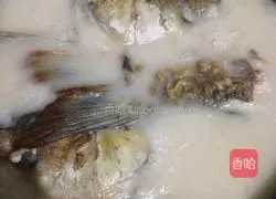 Illustration of how to make fish head and tofu soup 3