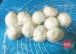 Illustration of how to make dried beans and fresh meat buns 13