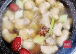 Chicken chestnut soup | Illustrations of how to nourish the skin and nourish the kidneys 10