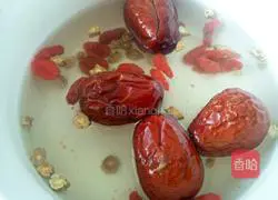 Illustration of how to make Qi and Blood Chicken Soup 4