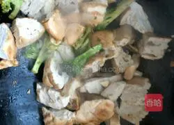 Illustration of how to make Weifang's famous stew and fire roast 8