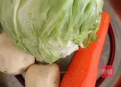 Illustration of how to cook noodles in iron pot 1