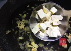 Illustration of a new nutritious way to eat instant spicy spicy soup 4