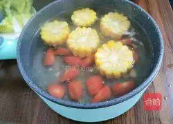 Illustration of how to make cabbage and corn clear fat and nourishing soup 4