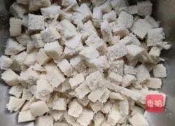 Illustration of how to make crispy steamed bun pizza 1