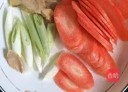 Illustration of how to make crucian carp tofu soup 3