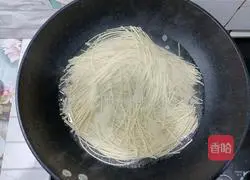 Illustration of how to make clear soup noodles 10