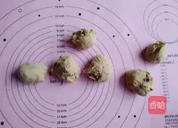 Illustration of how to make red date blossom steamed buns 11
