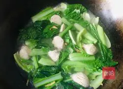 Illustration of how to make mustard fish ball soup 4