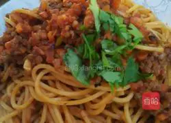 Illustration of how to make tomato beef sauce pasta 4