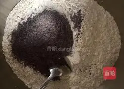 Illustration of how to make whole wheat purple rice steamed buns in four steps 2