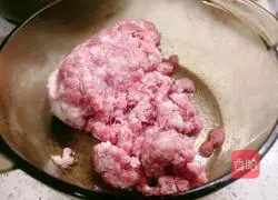 Illustration of how to make pot sticker dumplings stuffed with green and white radish and meat 2