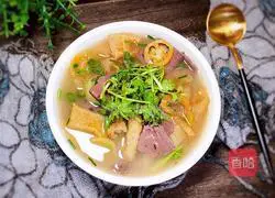 Illustration of tomato and pork blood and meat skin soup 16