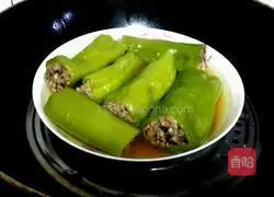 Illustration of how to make green pepper stuffed meat 7